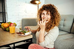 alimentos que oscurecen los dientes